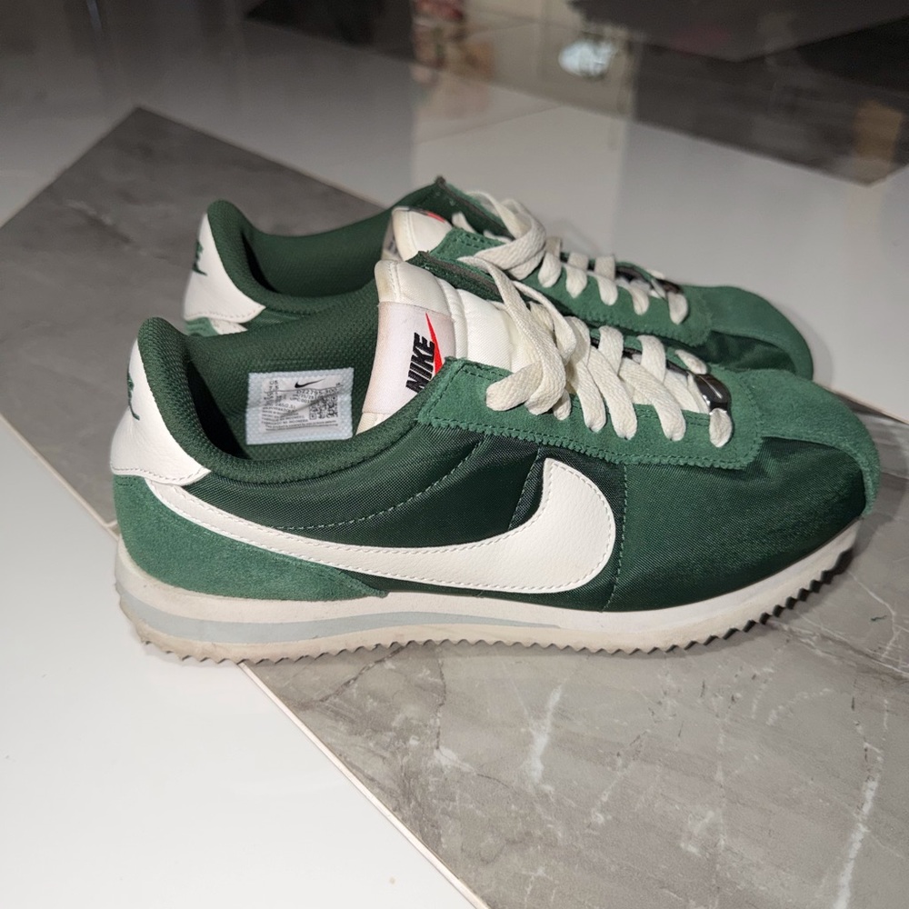 Nike Men's Green & White Classic Running Sneakers